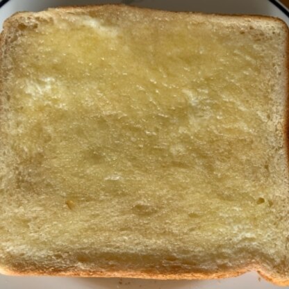 市販のジンジャーシロップで作りました。パンにジンジャー！初めてですが、マーガリンがまろやかさ出してくれてて美味しかったです。